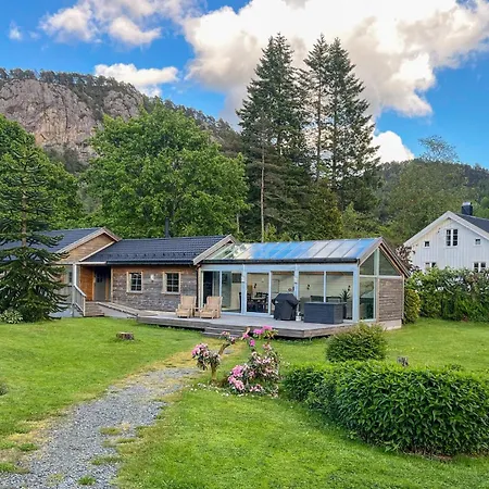 Semesterbostad Lovely In With Sauna